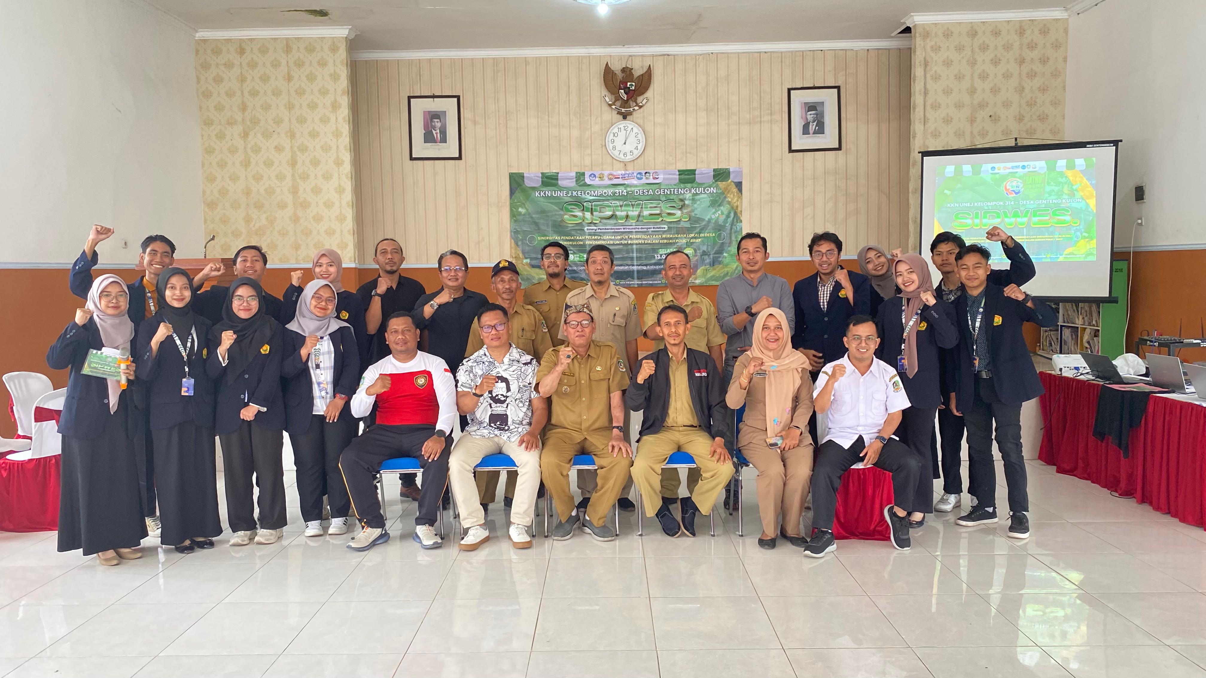 Gambar Berita SINERGITAS PENDATAAN PELAKU USAHA UNTUK PEMBERDAYAAN WIRAUSAHA LOKAL DI DESA GENTENGKULON OLEH MAHASISWA KKN DARI UNIVERSITAS JEMBER